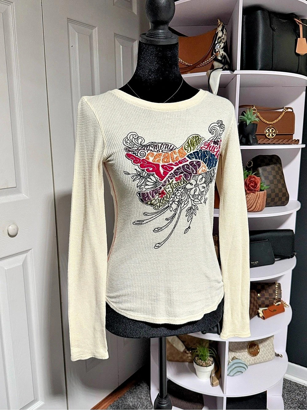 Lucky Brand Embroidered Graphic Long Sleeve in Cream Size Small